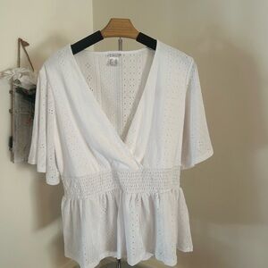XL NWOT short sleeved eyelet blouse